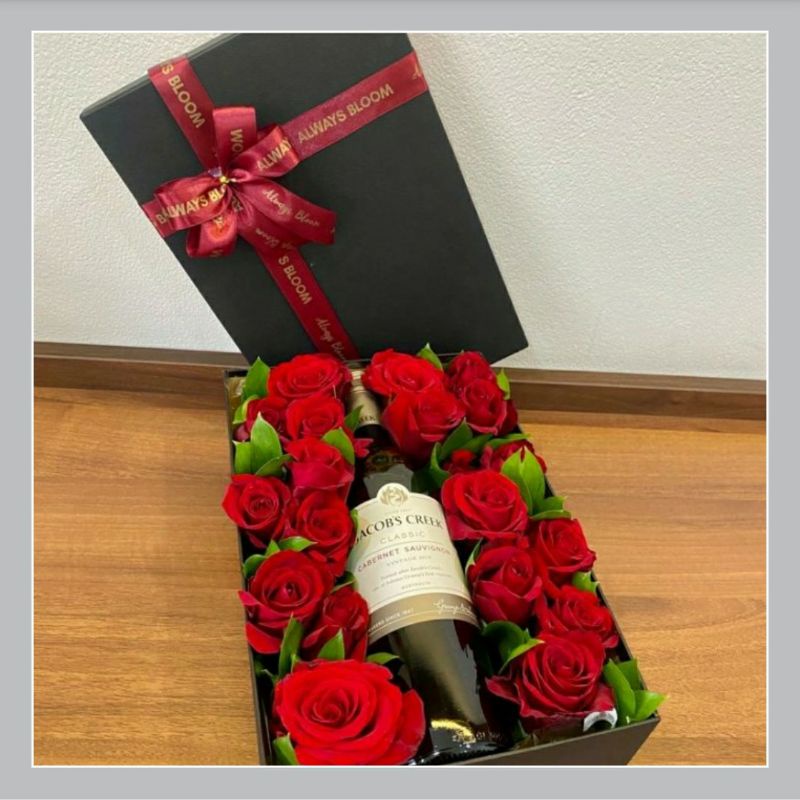 

WINE & FLOWER BOX/BUKET MAWAR DAN WINE/KADO GIFT HADIAH ANNIVERSARY