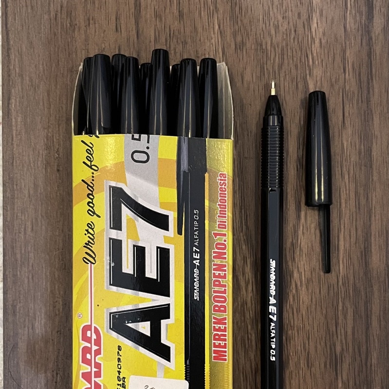 

Pulpen Standart AE7 hitam 0,5