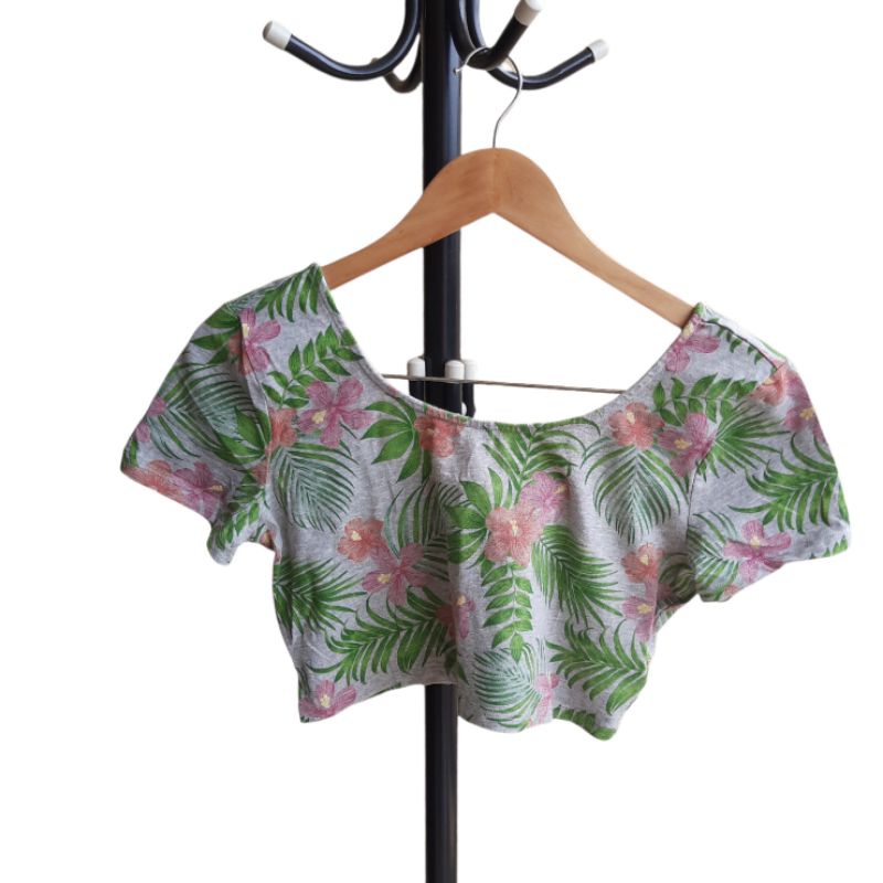 THRIFT PRELOVED FLORAL GRAY CROPPED TOP TEE SHIRT BY H&M / ATASAN / CROP TOP / BRANDED / TERMURAH / 