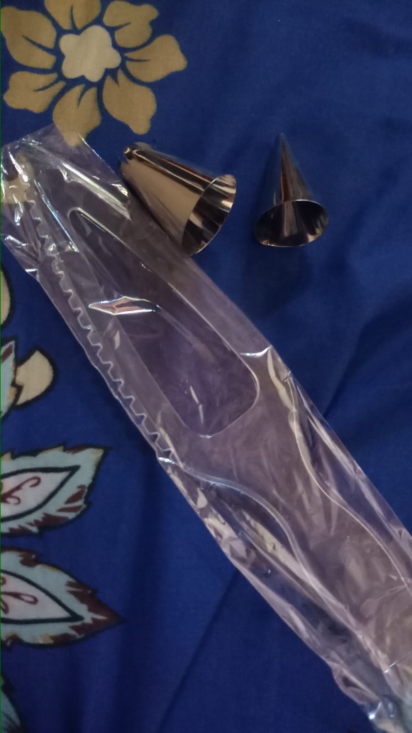 Pisau Roti Tart Bening Plastik Segitiga