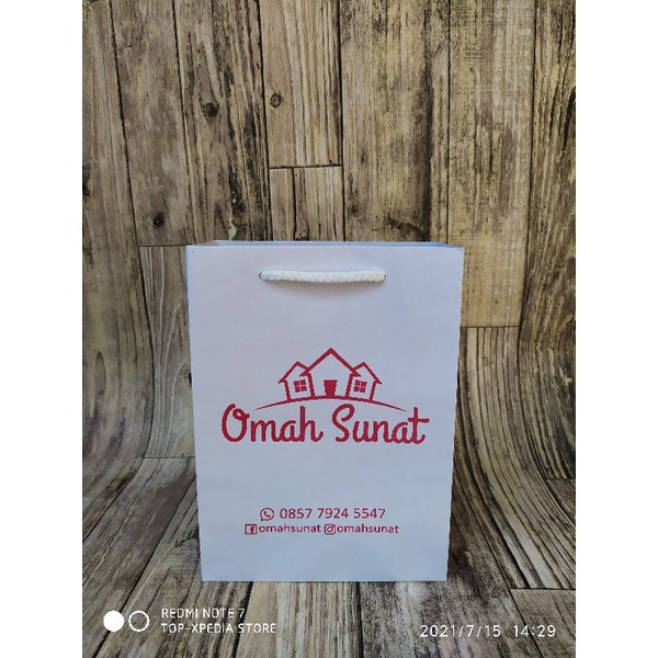 

Paperbag kraft putih 150gsm P16 x L8 x T22 sablon free desain