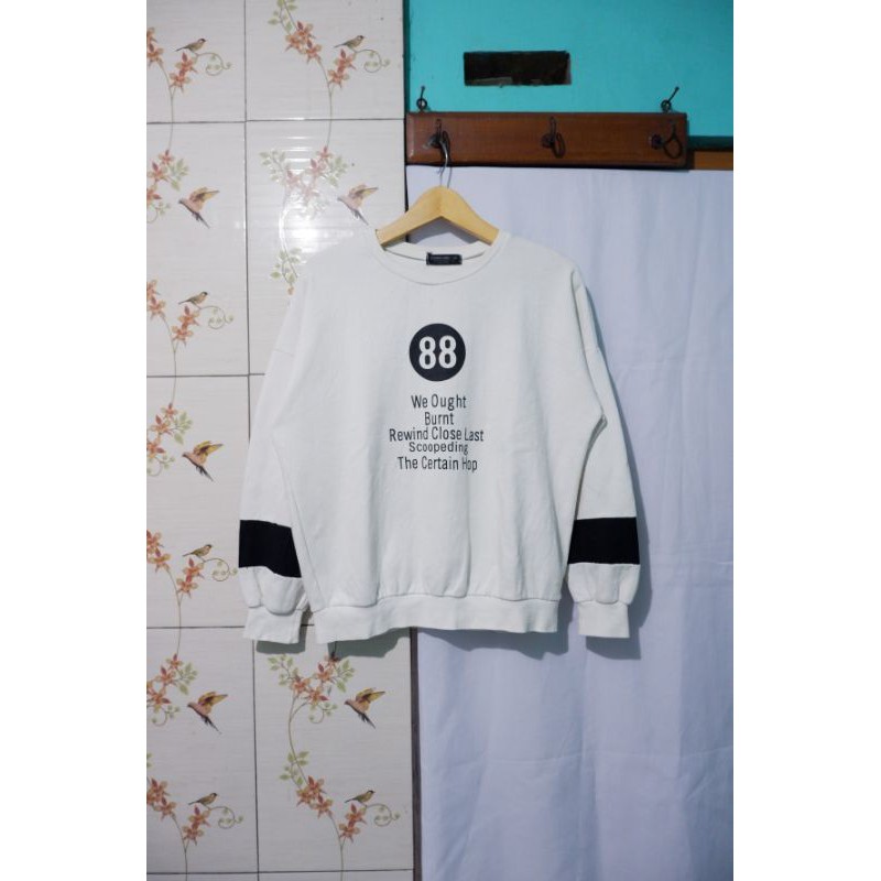 Young Min 2 Ne 88 B&W White Semi Oversized Crewneck