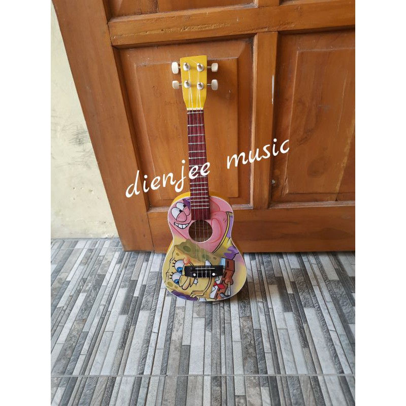 Ukulele/gitar ukulele motif karakter kartun spongbob/kentrung/kado