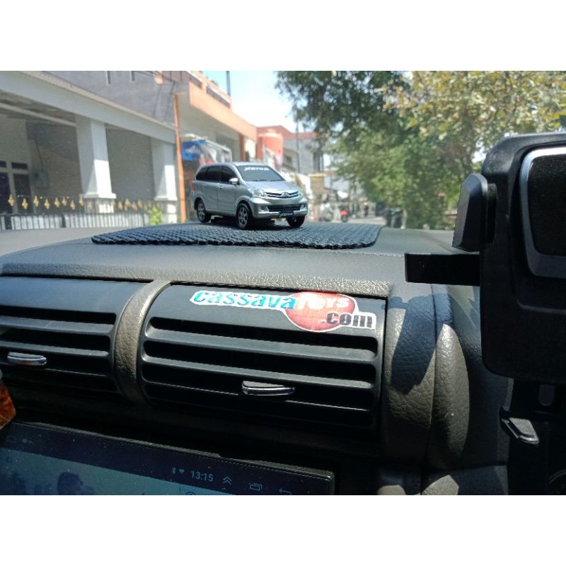 Xenia Avanza Diecast Silver skala 36