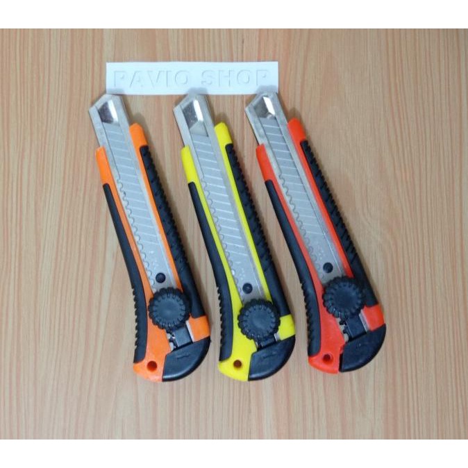 

Kusus Hari Ini Pisau Cutter Besar Bonus Refill Mata Pisau Cutter 2 Pcs (Paket Hemat) - Orange Hot