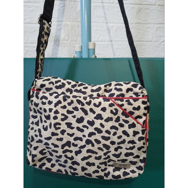 Tas Sling motif leopard preloved
