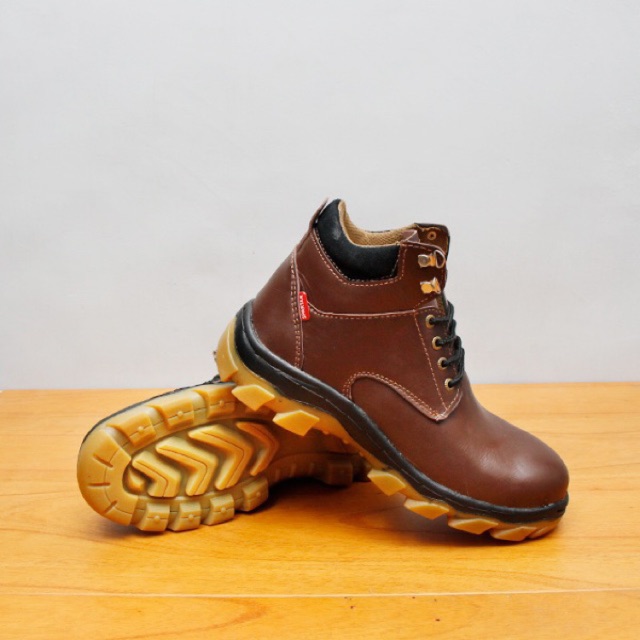 Sepatu safety boot bahan kulit sapi asli sp 2