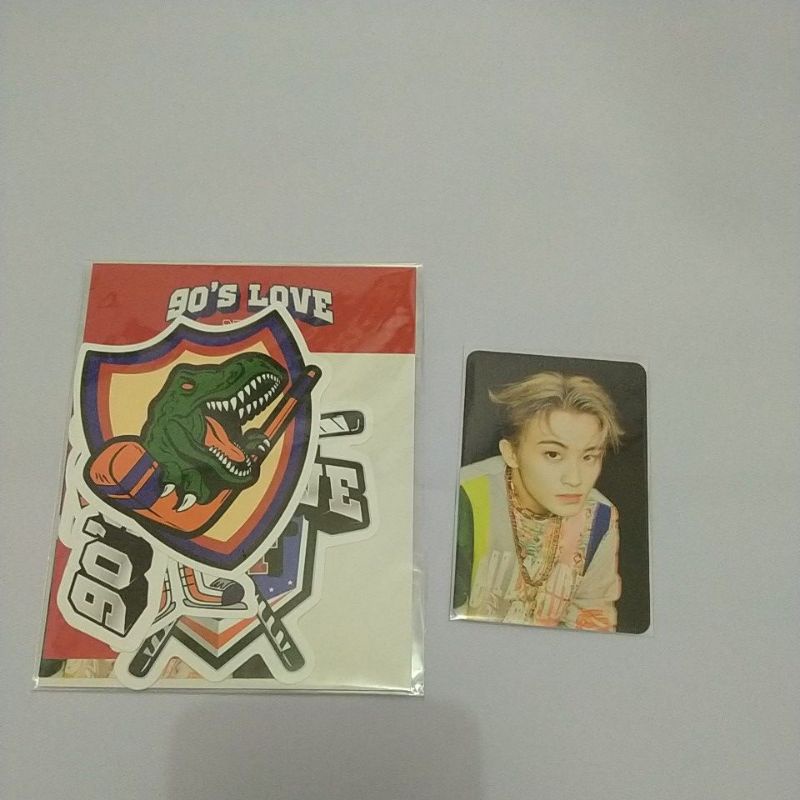 Luggage Sticker + Photocard Mark Lee Set 90's Love