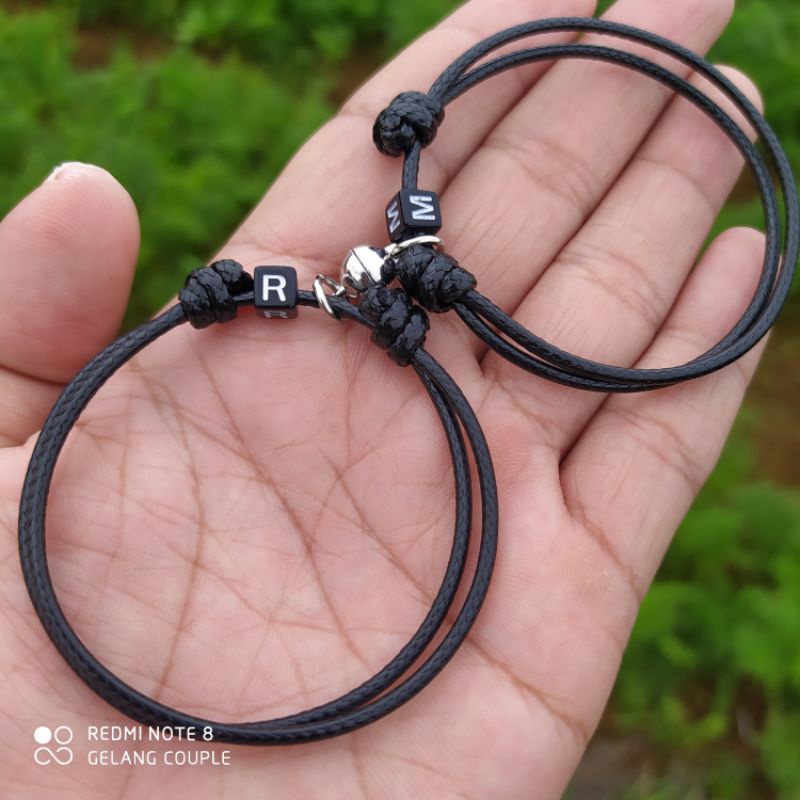 GELANG COUPLE MAGNET huruf kubus hitam putih