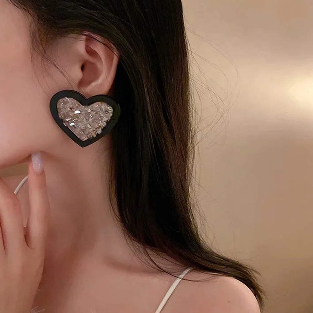 Anting Bentuk Hati Aksen Kristal Warna Hitam Untuk Wanita