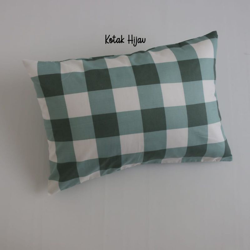 SARUNG BANTAL KOTAK /SARUNG GULING KOTAK  EMILY