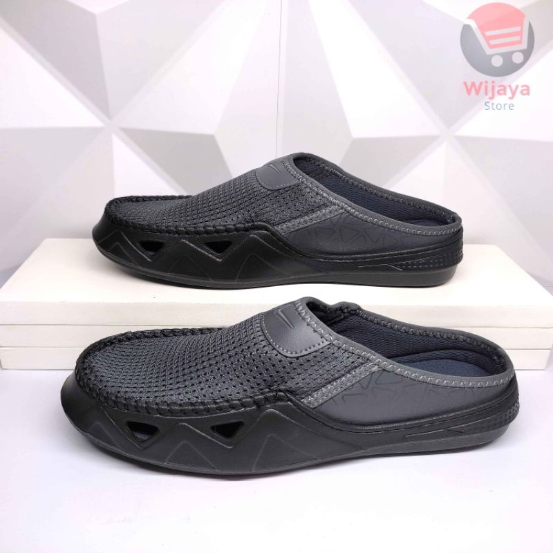 Sepatu Sandal Slop Pria ANDO Kenyamanan Maksimal dengan Desain yang Minimalis SANDRO ROBBERY