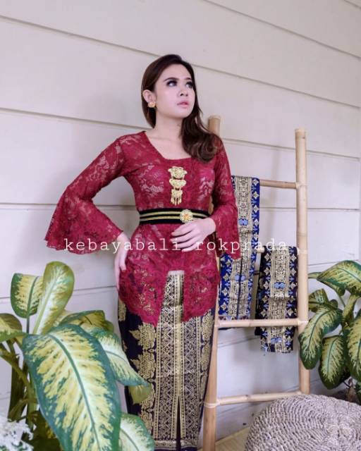 Set kebaya lonceng