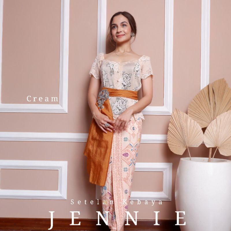 Setelan Kebaya Modern Lengan Pendek Kerut Leher Kotak Korean Lace Jennie