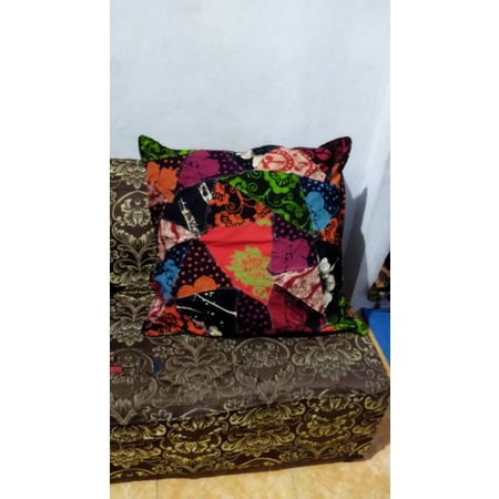 sarung bantal sofa batik