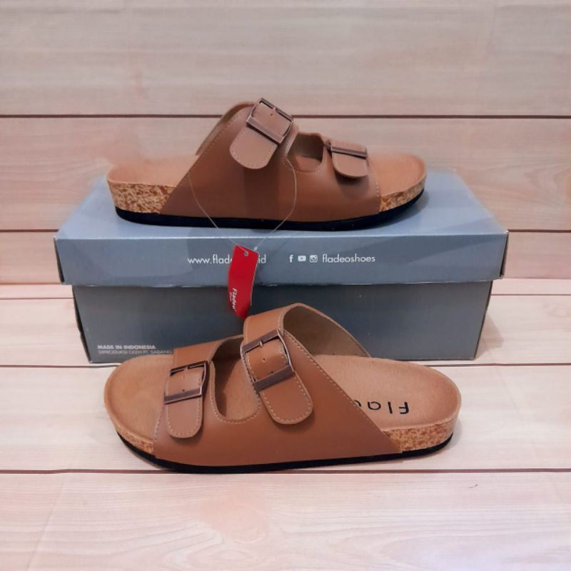 Sandal fladeo slop pria