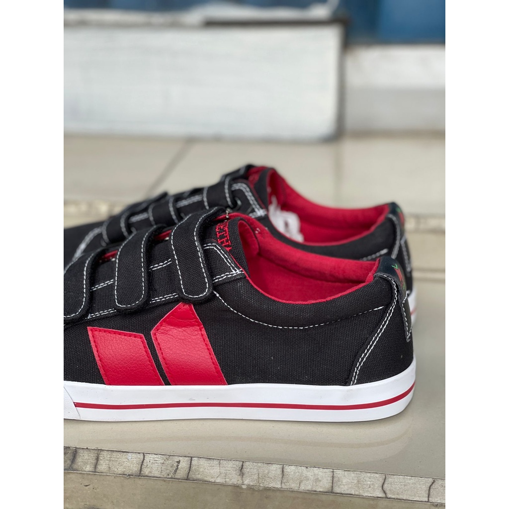 Macbeth Eliot Velcro Black Muted Red