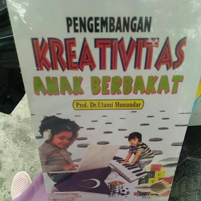 pengembangan kreativitas anak berbakat profesor Utami Munandar