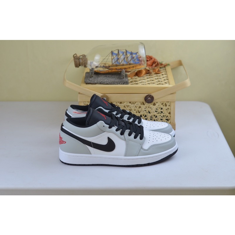 Air Jordan 1 low Smoke Grey