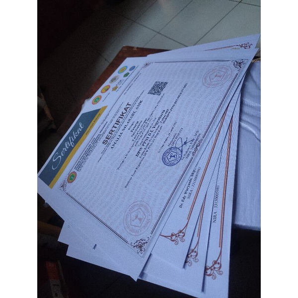 

Cetak Sertifikat / Piagam bahan kertas linen