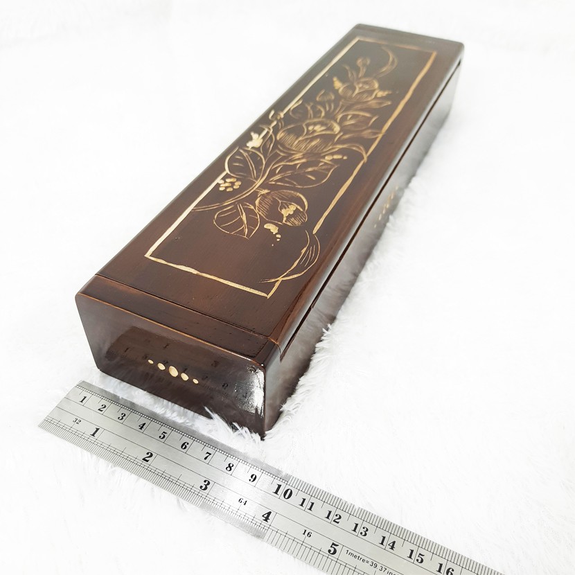 

Souvenir Box Kotak Penyimpanan Tempat Pensil Kerajinan Kayu Jati Antik 30x9 cm