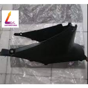 64350-KPH-700 Cover Sadel Bawah Bagasi Supra X 125 Karbu 2006