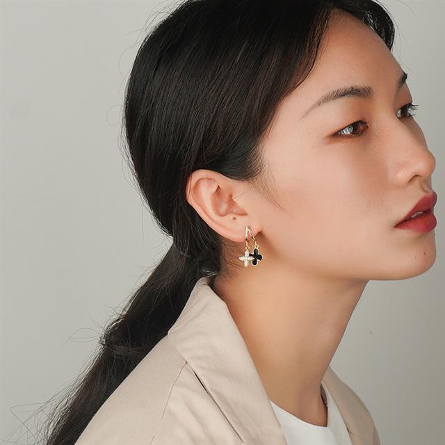 Sterling silver jarum Korea Diamond Bunga Desain Fashion Net merah elegan anting-anting wanita Korea