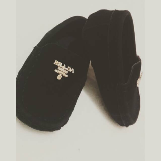 Sepatu Prada