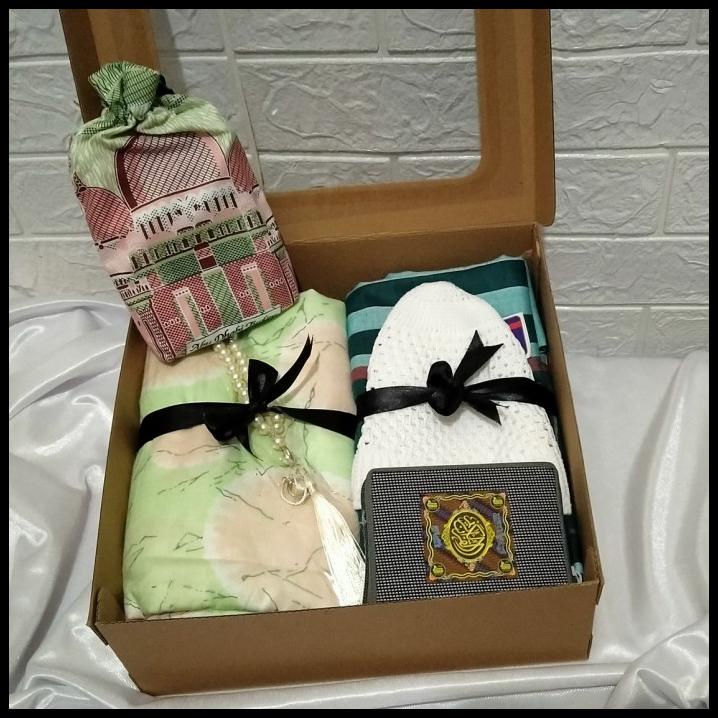 

Kado Hampers Gift Box Wedding Ultah Mukena Bali