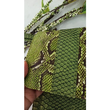 GREEN SNAKE SKIN LEATHER POUCH (Tas pesta / clutch wanita bahan kulit sintesis motif kulit ular)