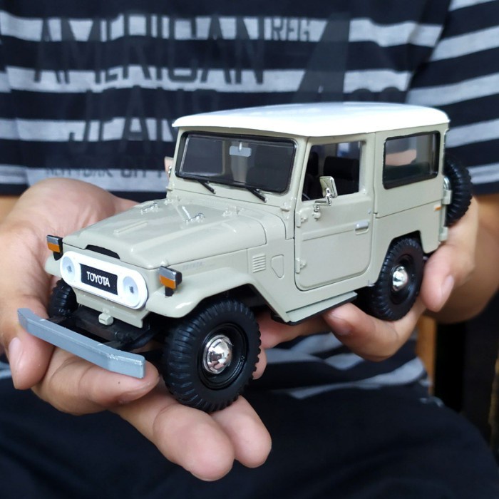 Yesa / Diecast Miniatur Mobil Toyota Hardtop FJ40 Mainan Mobil jeep anak