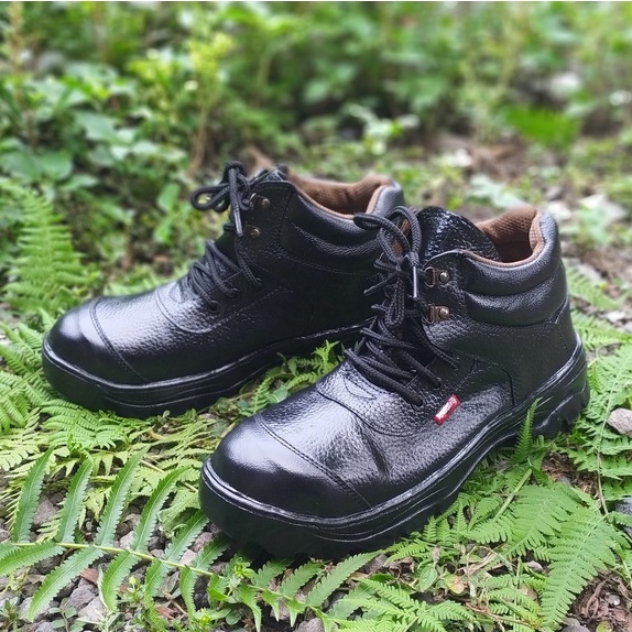 sepatu safety pria / sepatu kerja safety pria / sepatu safety pria kerja kulit sapi asli warna hitam