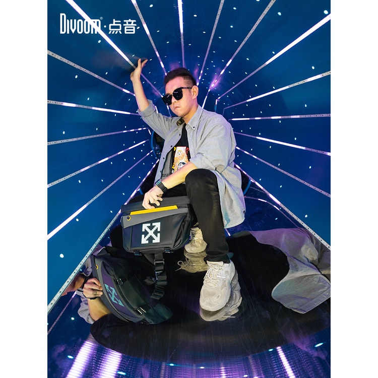 Divoom Pixel Messenger Bag Fungsional Messenger Bag Tas Olahraga Pria LED Tas Bahu Anak Laki-laki Tas Bahu Tide Merek Pria