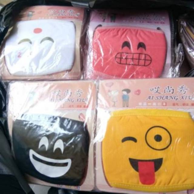Masker kain polos warna karakter