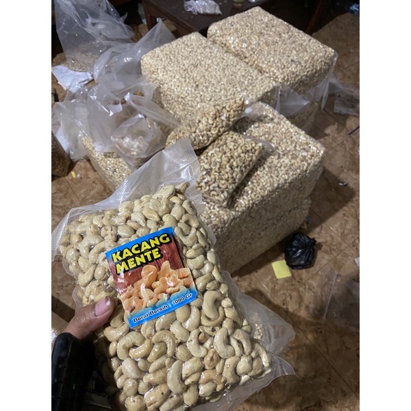 

Kacang mede/mente(utuh) mentah 1kg