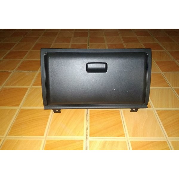 Tutup laci Dasbor MItsubishi Colt diesel Canter PS125