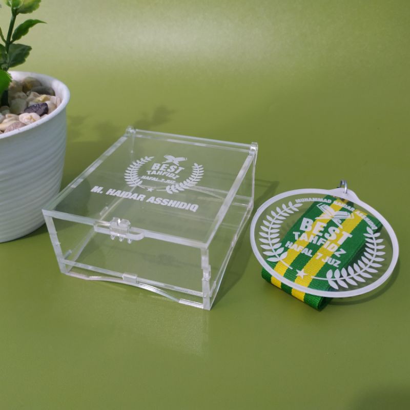 

JUAL MEDALI BEST BOYFRIEND / AKRILIK GRAFIR CUSTOM / MEDALI BEST TAHFIDZ / EKSLUSIF PACKING BOX