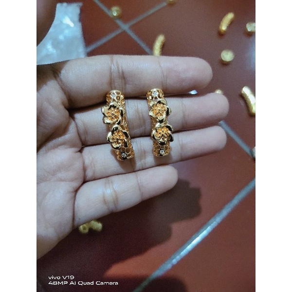 liontin gelang tangan