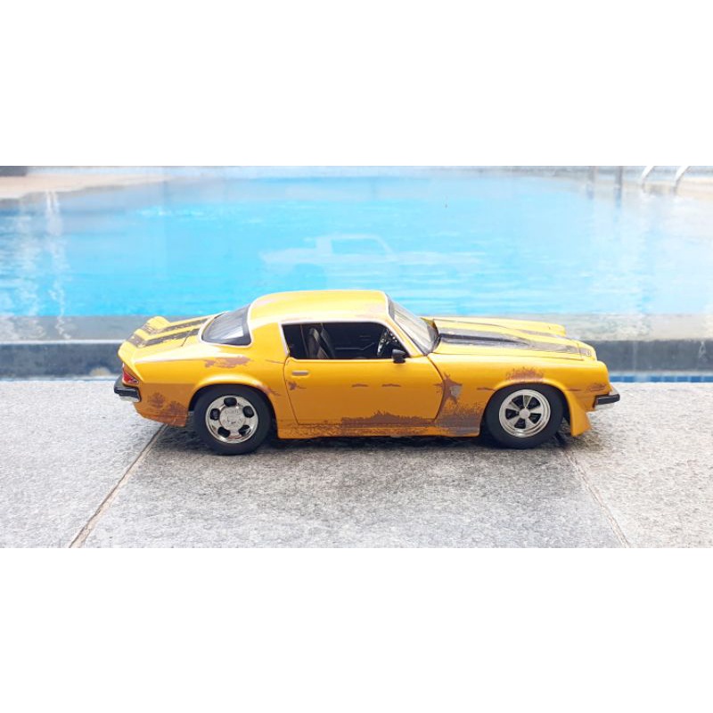 Jada 1977 Chevy Camaro Bumblebee Transformers  Diecast Miniatur Mobil 1:24