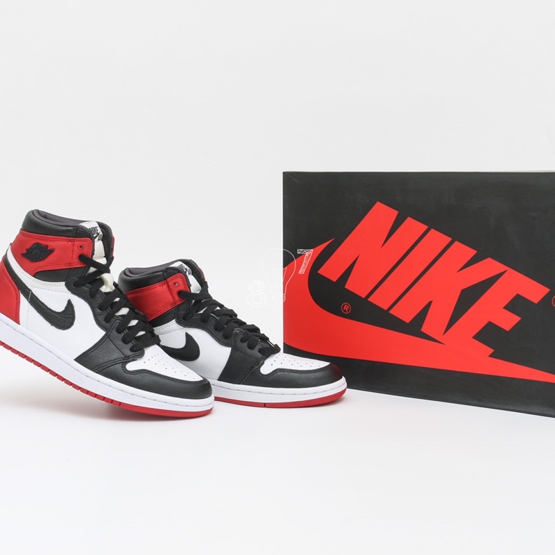 Air Jordan 1 High Satin Black toe