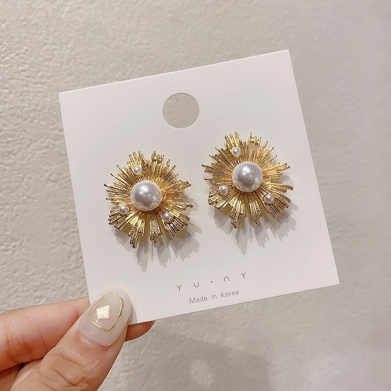 Anting Tusuk Model Bahan Logam Mutiara, Warna Emas untuk Wanita (Takota 024)