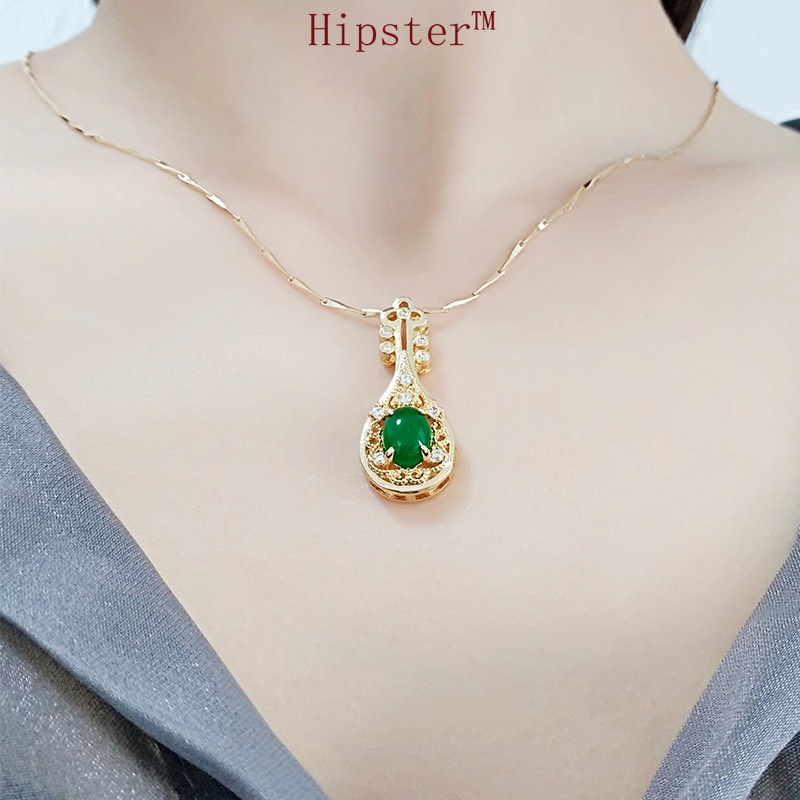 Elegant Emerald Gem Pendant Vintage Gold Clavicle Chain