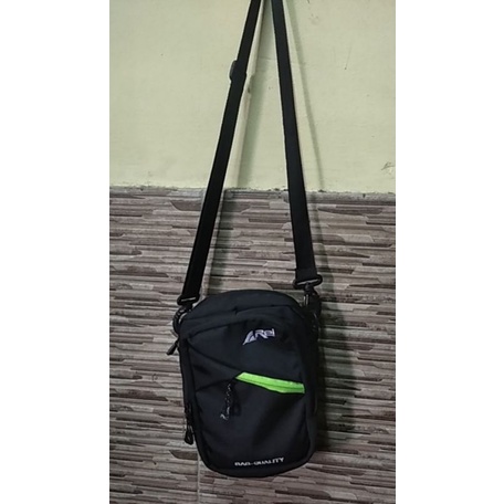 Tas selempang pria wanita bag quality/Tas kotak pria wanita ter Hitz