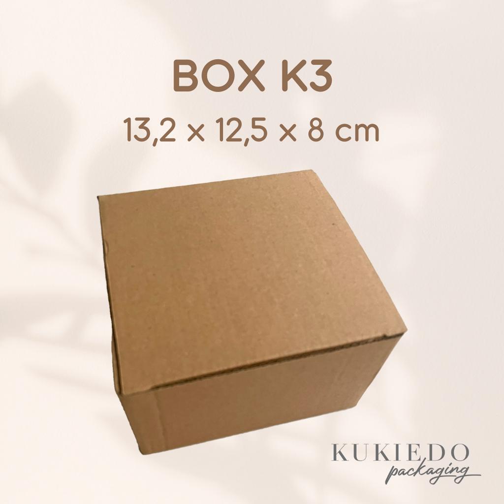 

Kardus Polos K3 13,2 x 12,5 x 8 cm | Box Corrugated Die Cut Kraft | E Flute |Packaging Kue Tart, Pizza, Kado, Baju, Serbaguna, Hampers, Snack, Kotak Kunci, Souvenir, Bolu, Pudding, Aksesoris