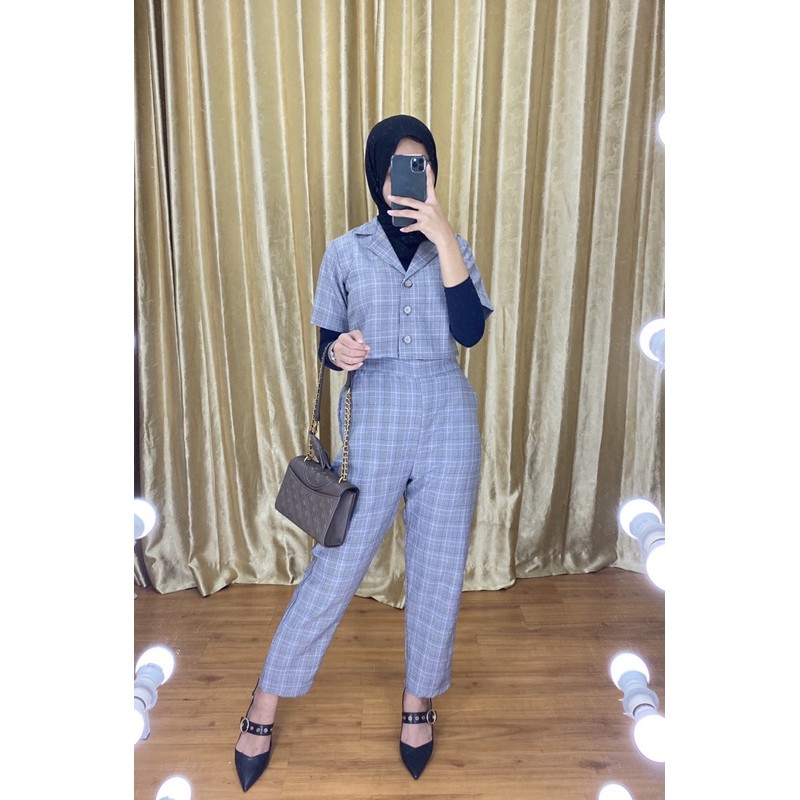 VANESA SET BAHAN ZARA PREMIUM DAPAT ATASAN MODEL CROP DAN CELANA FASHIONABLE