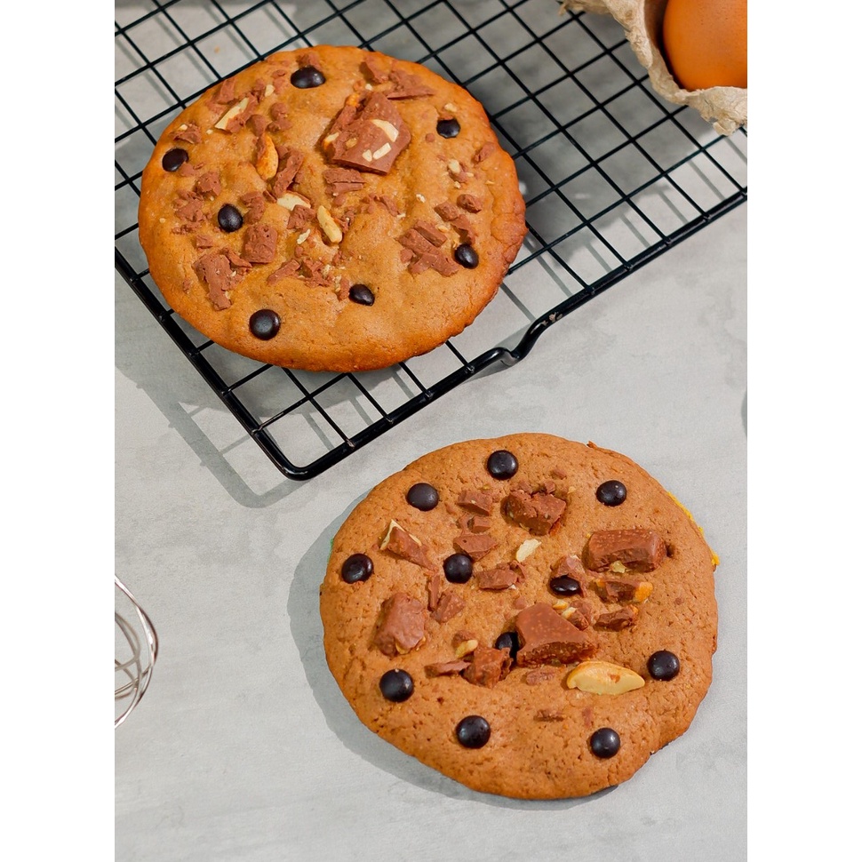 

Triple Choco Cashew Cookies