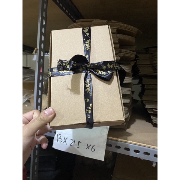 

\CORRUGATED LOCK ATAS/ POLOS 13x21,5x6 siap dipakai cocok untuk kado teman,sahabat,musuh,mantan,mertua,pacar,ultah,hampers.
