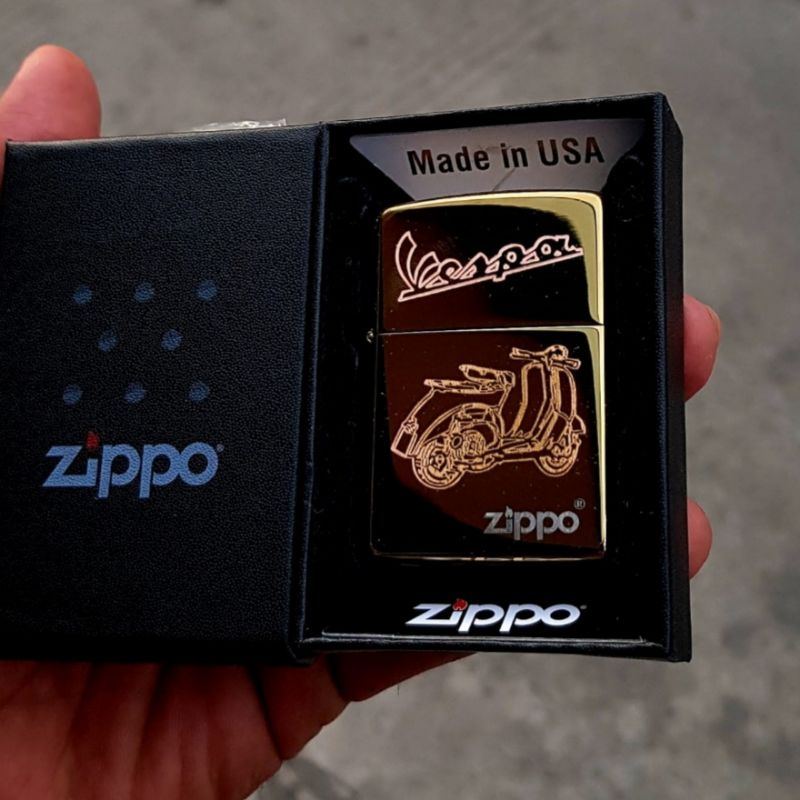 ZIPPO VESPA COSTUM GRAFIR EMAS/GOLD