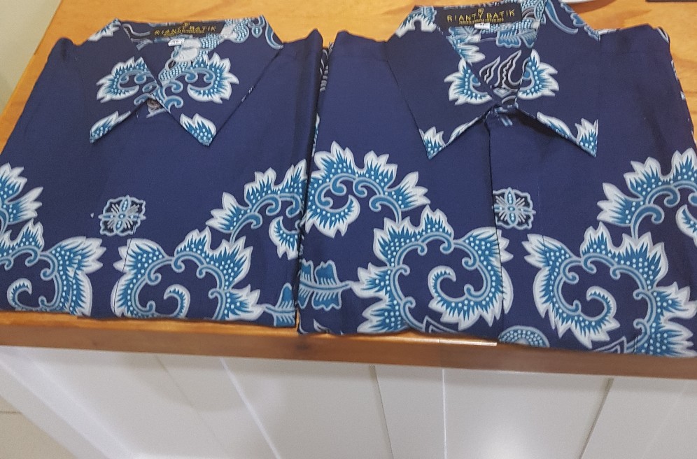 Kemeja Batik Pria Lengan Panjang Rianty Lavio