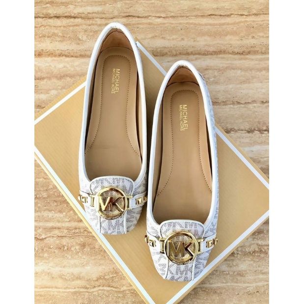 MK Fulton Shoes Sign Vanilla